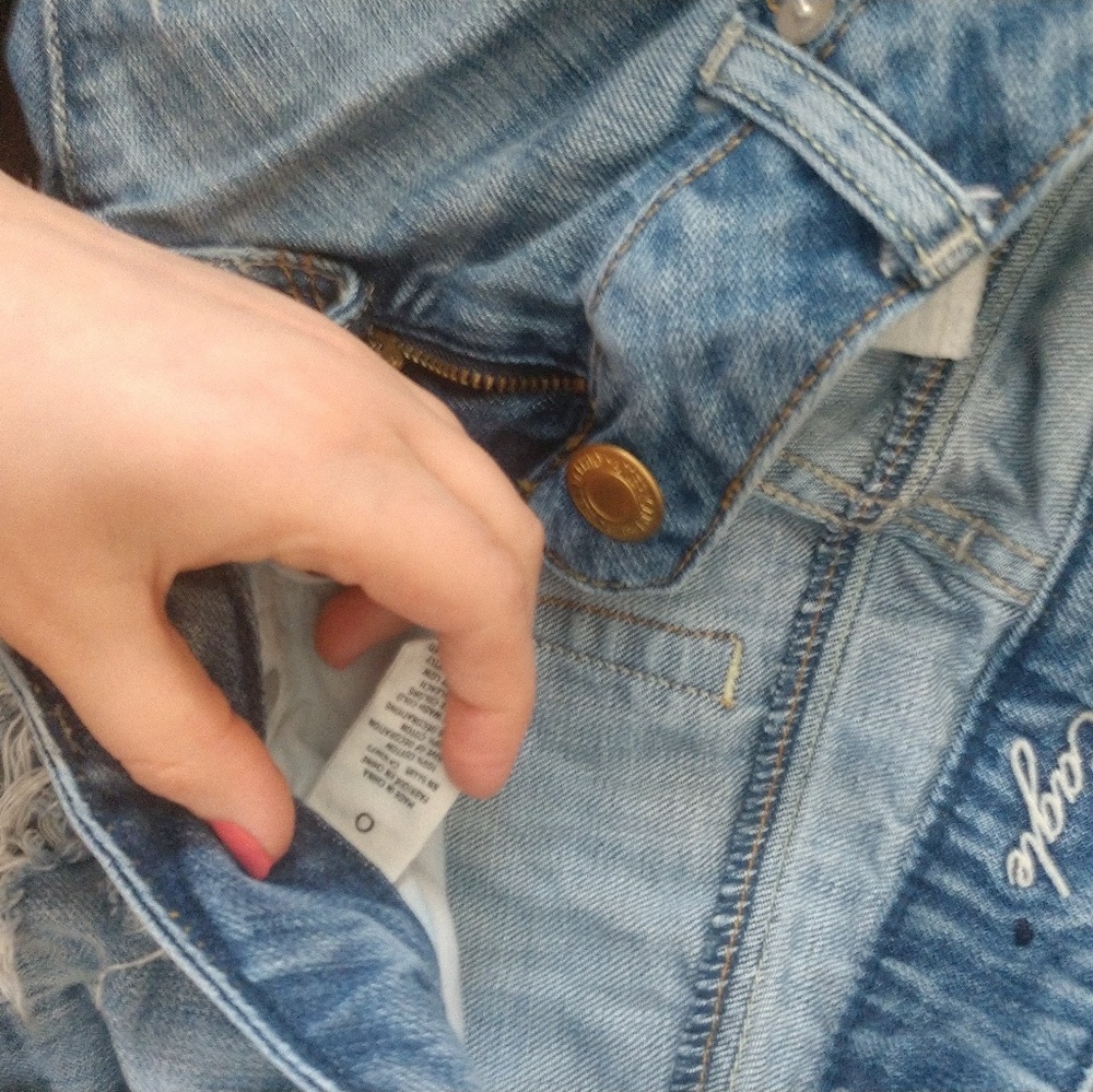 Shorts - Picture 2 of 3